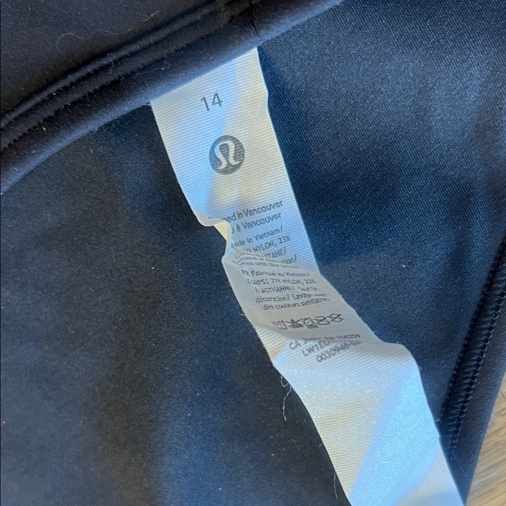 Lululemon Athletica Black High-Neck Sports top size 14 black - Picture 4 of 4
